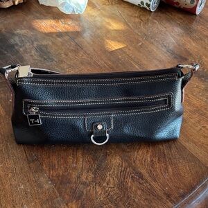 Tommy Hilfiger Black purse with Zipper